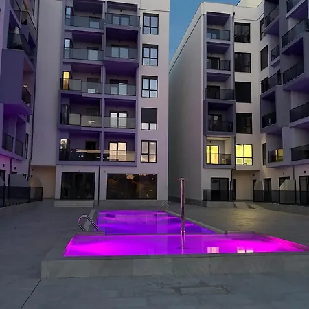 Modern With A Pool, 300 Meters From The Golem (Tirana)