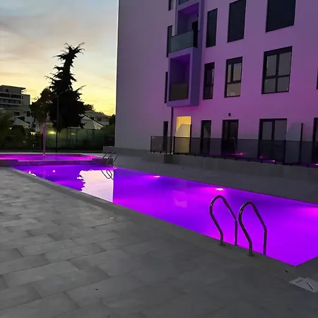Modern With A Pool, 300 Meters From The Apartamento