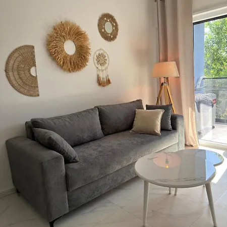 Modern With A Pool, 300 Meters From The شقة