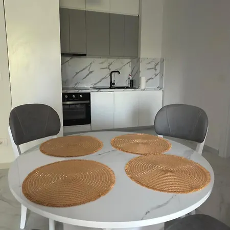 Modern With A Pool, 300 Meters From The Apartamento
